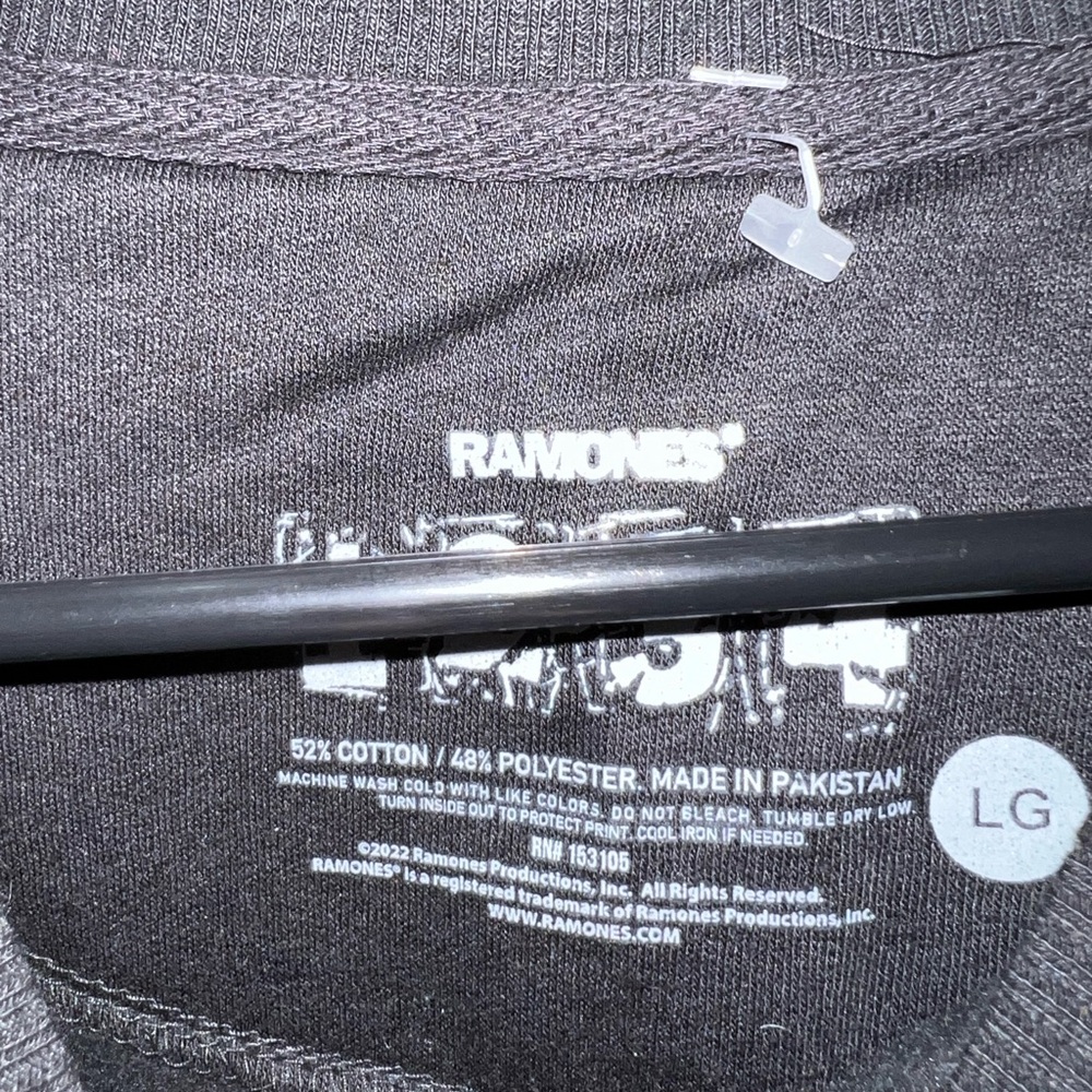 Ramones Crew Neck - Picture 3 of 4